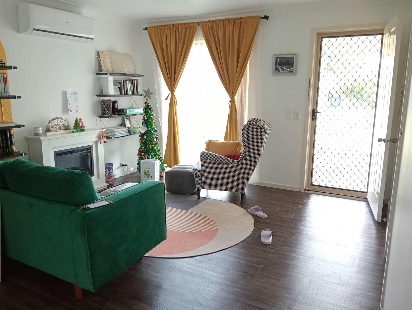 Vinyl Floor Planks Stick on Tile - Dark Walnut